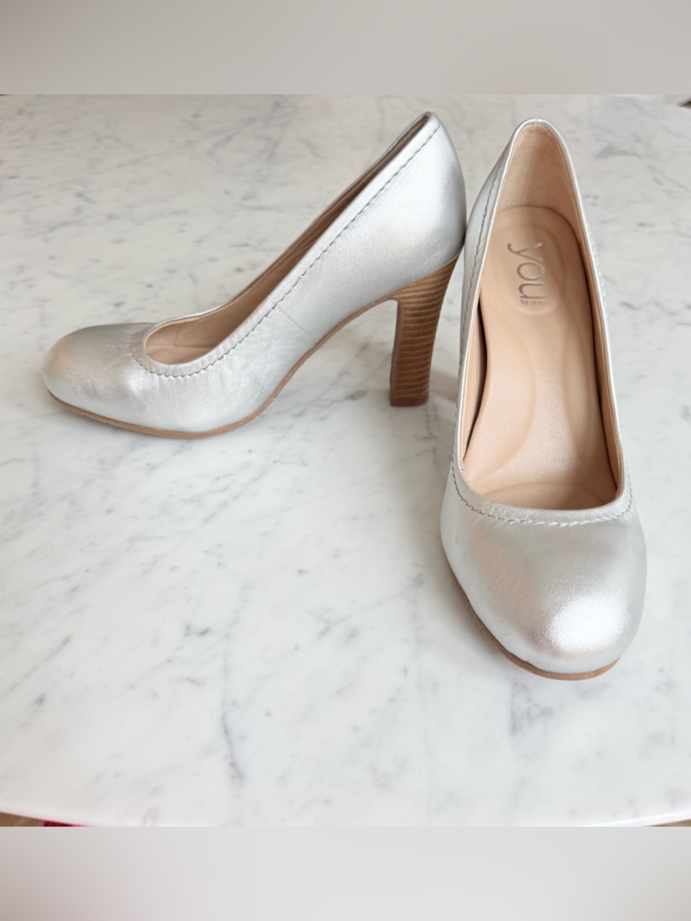 YOU by Crocs Sammilee Pump Silver Leather Wood Block Heel Size Womens 7.5 M